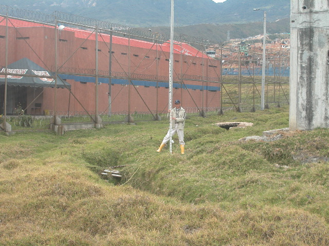 Archivo:13 Neotropicos La Picota costado pabellón alta seguridad.jpg