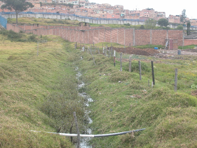 Archivo:12 Neotropicos La Picota aguas negras, abonos, basuras.jpg