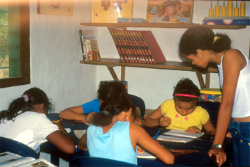 Archivo:En la biblioteca.png