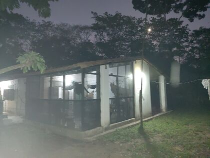 Foto 44. Primera noche con luz de planta eléctrica solar en casa RNG. Foto: Miguel Ángel Díaz Rubiano, 22.02.24.