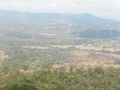 Panorámica del valle del río Seco desde la vía a Guaduas, río Magdalena en plano medio, piedemonte de la cordillera Central al fondo